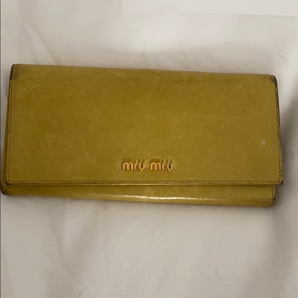 Authentic pre loved MIU MIU wallet - Picture 1 of 8